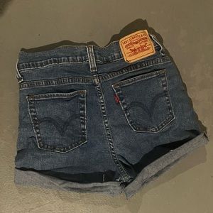 (S) Levi self-cut jean shorts